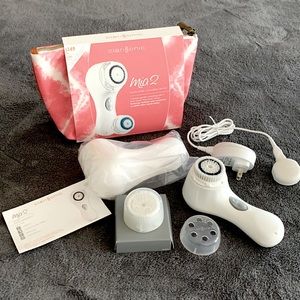 Clarisonic Mia 2 with beauty bag and travel case